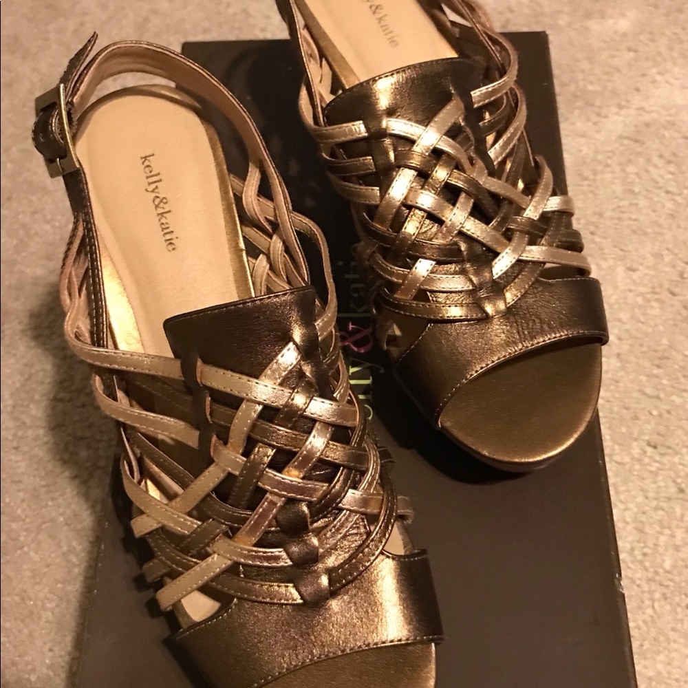 Kelly&Katie Chelsea Wedge Sandal Sz 8.5